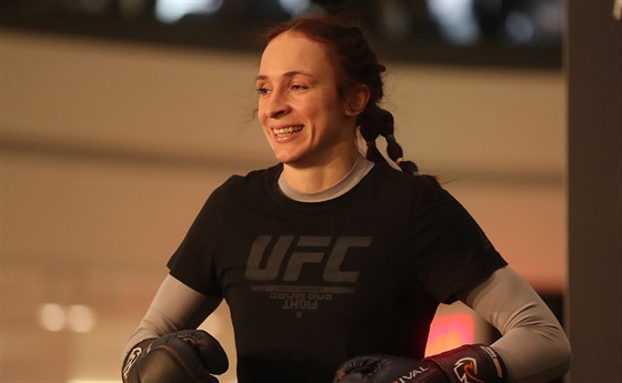 Zápasnice MMA Lucie Pudilová se pedstavila fanoukm ped zápasem UFC v Praze.