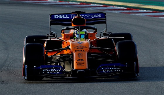 Lando Norris a jeho McLaren pi testování v Barcelon