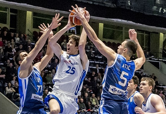 Čeští basketbalisté zdolali Bosnu, ještě mohou vyhrát skupinu - iDNES.cz