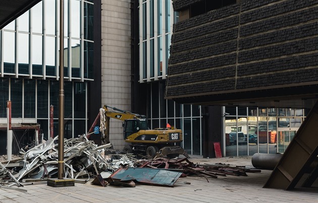 Aktuální fotografie z demolice budov.