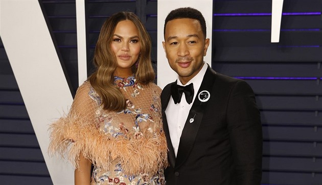 Modelka Teigenová a zpěvák John Legend se dočkali vytouženého dítěte