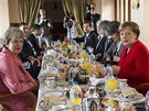 Britská premiérka Theresa Mayová a nmecká kancléka Angela Merkelová na...