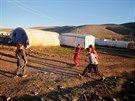 Jezídské dti si hrají v uprchlickém táboe u Sindáru. (4. února 2019)