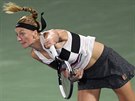 Petra Kvitová servíruje ve finále turnaje v Dubaji.