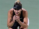 Belinda Bencicová se raduje z vítzství na turnaji v Dubaji.