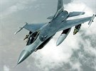 Americký stroj F-16C bhem operace Deny Flight nad Bosnou