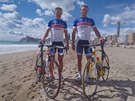 Cyklisté Jan Hruka a Tomá Tvrdík