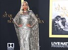 Premiéru snímku Zrodila se hvzda v Los Angeles  Lady Gaga nepodcenila. Volba...