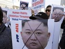 Lidé ve Vietnamu protestují proti severokorejskému vdci Kim ong-unovi. (26....