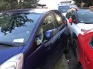 Nkladn auto v Cunov ulici v Praze pokodilo tinct osobnch aut...