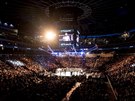 Zaplnná O2 arena na galaveeru UFC v Praze.