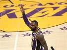 LeBron James z LA Lakers slaví trojku.