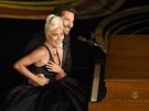 Lady Gaga a Bradley Cooper pedvedli na slavnostním ceremoniálu nominovanou...