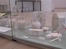 V�stava Z formy na st�l v Muzeu N�chodska p�edstavuje porcel�n i jeho v�robu,...