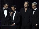 Kapela The 1975 si na Brit Awards pila pevzít cenu pro nejlepí skupinu a...