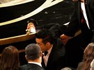 Rami Malek spadl na Oscarech z pódia (Los Angeles, 24. února 2019).