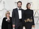 Bradley Cooper, jeho maminka Gloria Campano a přítelkyně Irina Šaiková na...