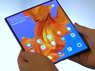 Huawei odhaluje skládací mobilní zařízení Mate X.