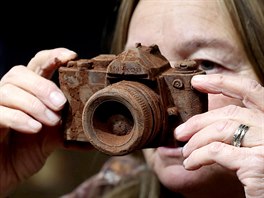 FOÁK Z OKOLÁDY. Fotoaparát vyrobený z okolády mohli vidt návtvníci...