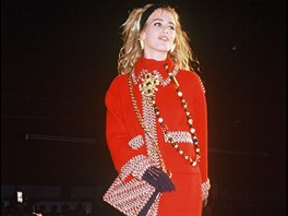 Claudia Schifferová na pehlídce Chanel v lednu 1990