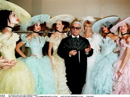 Karl Lagerfeld o sob jednou ekl, e je nco jako módní nymfomanka, která...