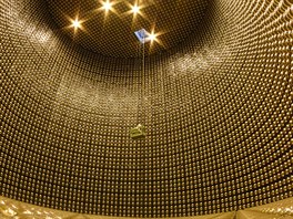 Na Zemi tak můžeme vidět neutrino jiného typu, než které vylétlo od zdroje. Z...
