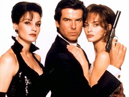 Famke Janssenová, Pierce Brosnan a Izabella Scorupco ve filmu Zlaté oko (1995)