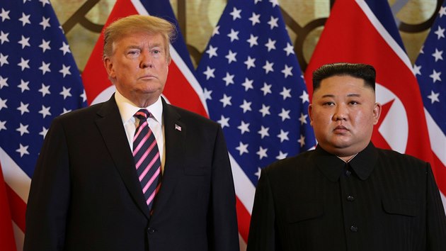 Americk prezident Donald Trump na setkn se severokorejskm vdcem Kim ong-unem. (27. nora 2019)