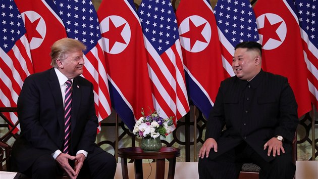 Americký prezident Donald Trump na setkání se severokorejským vůdcem Kim Čong-unem. (27. února 2019)