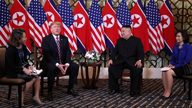 Americk prezident Donald Trump se setkal se severokorejskm vdcem Kim ong-unem. (27. nora 2019)