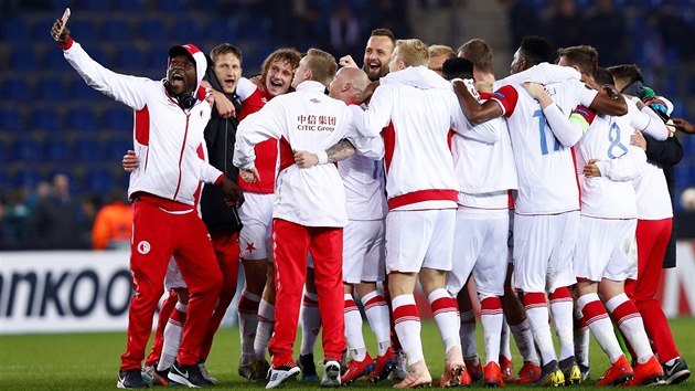 POSTUPOV SELFIE. Fotbalist Slavie se raduj z vtzstv v Genku, kterm si zajistili osmifinle Evropsk ligy.