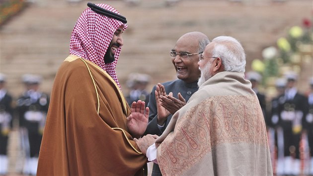 Sadskho korunnho prince Muhammada bin Salmna bhem jeho nvtvy Indie pijal tamn premir Narndra Md (vpravo) i prezident Rm Nth Kvind. (uprosted, 20. nora 2019)