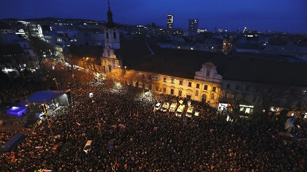 Shromdn k prvnmu vro vrady slovenskho novine Jna Kuciaka a jeho partnerky Martiny Kunrov v Bratislav. (21. nora 2019)