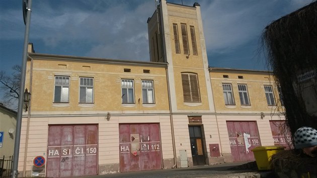 Bývalá hasičárna v Mikulově je prázdná. Město do ní chce přestěhovat knihovnu, ale shání peníze na opravu.