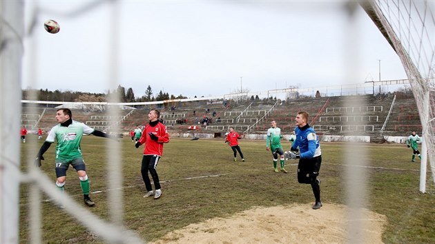 Ppravn zpas brnnskho Startu (v ervenm) s Bzencem skonil na brnnskm stadionu za Lunkami 4:4.