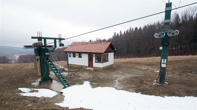 Vlek m kapacitu a tisc lid za hodinu. Na kamen se ale lyovat ned. Na nj i budovy i turnikety dostala miliony z dotac obec.