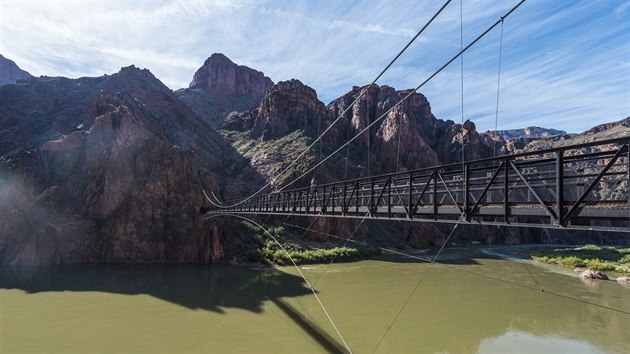 Most pes eku Colorado spojujc oba behy Grand Kaonu