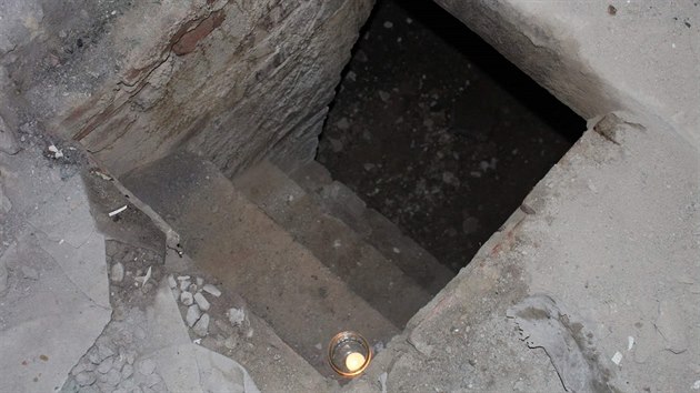 V mikulovskm kostele svatho Jana Ktitele pi rekonstrukci objevili tajemnou kobku, o kter dosud nikdo nevdl.