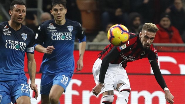 Samuel Castillejo z AC Mil�n st��l� na branku Empoli.