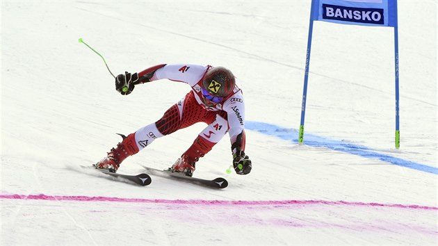 Rakousk lya Marcel Hirscher v cli obho slalomu v Bansku