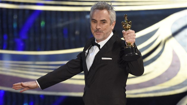 Alfonso Cuarn si odn Oscara za kameru za svj snmek Roma (24. nora 2019).