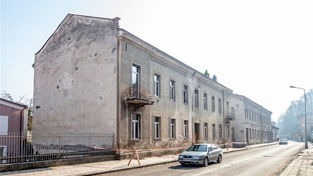 Dům v Regnerově ulici v Úpici koupil soukromník a začal s opravami (19. 2. 2019).