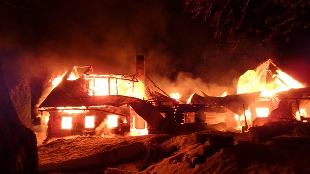 Požár chalupy pod Janovými boudami v Krkonoších (22. 2. 2019)