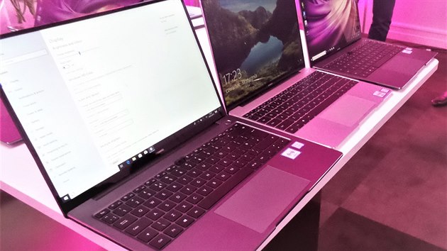 Trojice notebook Huawei pro rok 2019. Zleva MateBook 14, 13 a X Pro