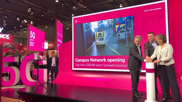 T-Mobile na MWC 2019 symbolicky spustil prvn "5G tovrnu" OSRAM.