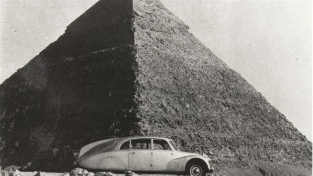 Prvn cestu podnikli Ji Hanzelka a Miroslav Zikmund v letech 194750 s vozem Tatra 87. Na druhou expedici (195964) pak vyrazili dvma specily T 805.