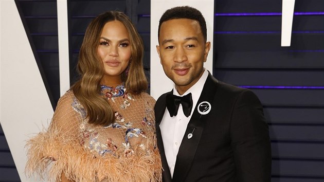 Chrissy Teigenov a John Legend na Vanity Fair Oscar Party (Los Angeles, 24. nora 2019)