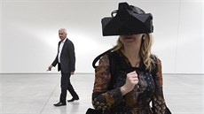 Ve velké prázdné hale společnosti Virtuplex lze pomocí virtuální reality...