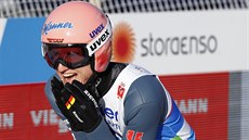 Nmec Karl Geiger se raduje z druhého místa v závod MS v Innsbrucku na velkém...