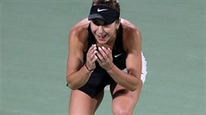 Belinda Bencicová se raduje z vítzství na turnaji v Dubaji.